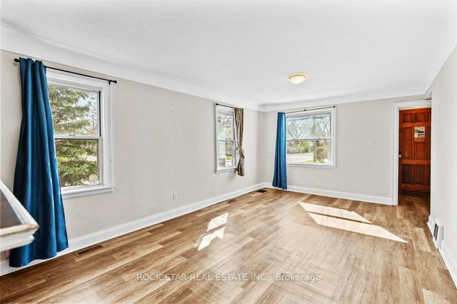 253 W 2nd St, House detached with 2 bedrooms, 2 bathrooms and 4 parking in Hamilton ON | Image 28