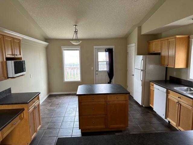 8018 115a Street, House detached with 5 bedrooms, 3 bathrooms and 4 parking in Grande Prairie AB | Image 4