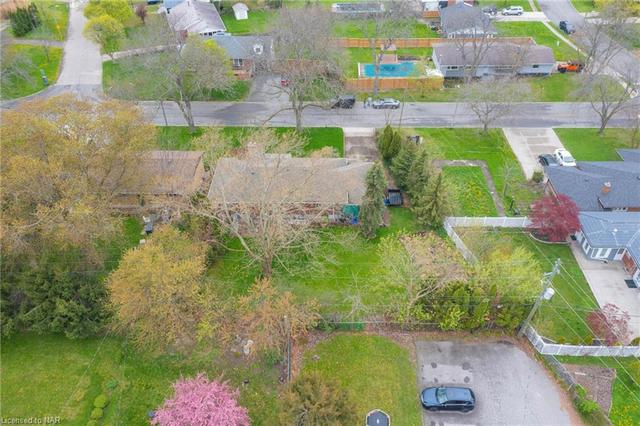 25 Masterson Dr, House detached with 4 bedrooms, 2 bathrooms and 4 parking in St. Catharines ON | Image 29