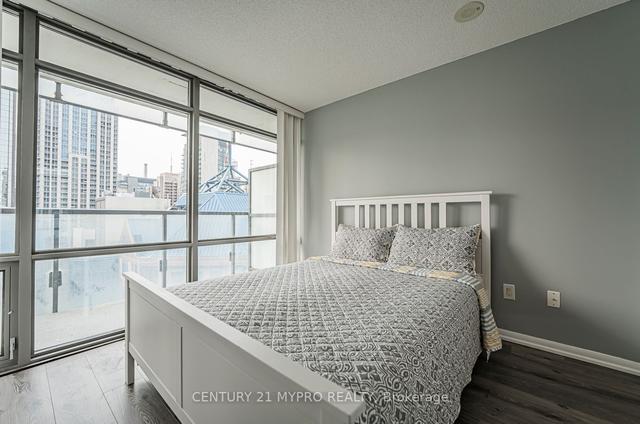 1707 - 38 Grenville St, Condo with 2 bedrooms, 2 bathrooms and 1 parking in Toronto ON | Image 6