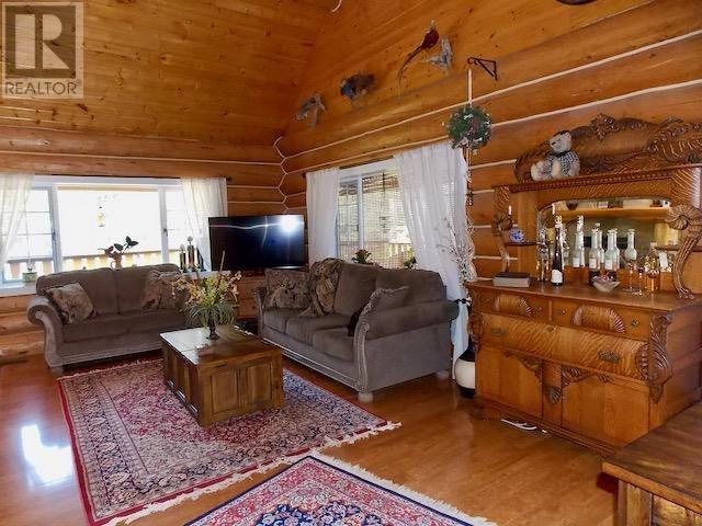 1432 Flett Road, House detached with 5 bedrooms, 3 bathrooms and null parking in Cariboo E BC | Image 8