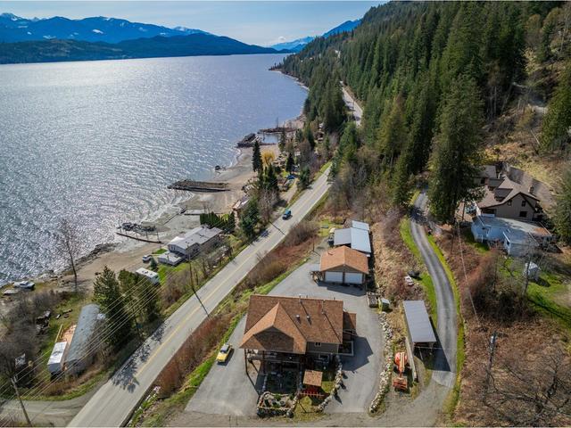 3558 Sprague St, House detached with 3 bedrooms, 4 bathrooms and null parking in Central Kootenay D BC | Image 15