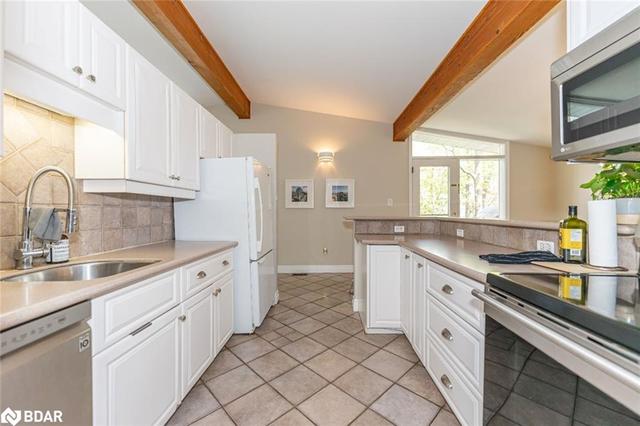 104 Shirley Ave, House detached with 4 bedrooms, 2 bathrooms and null parking in Barrie ON | Image 10