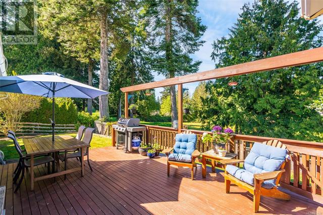 Sunny back deck with a view! | Image 2