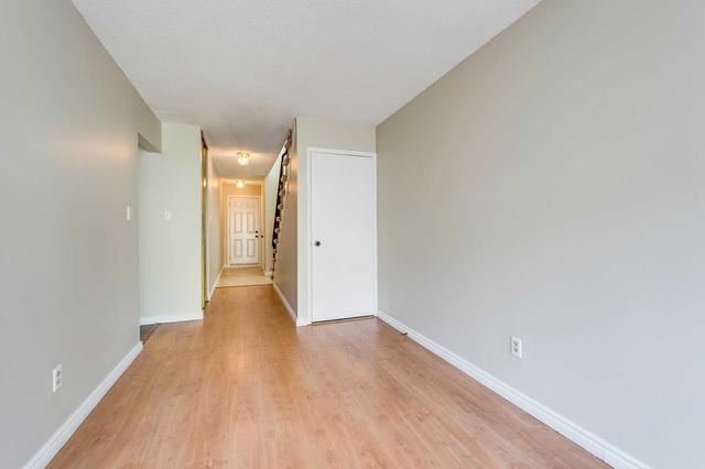 109 Collins Cres, Townhouse with 3 bedrooms, 2 bathrooms and 2 parking in Brampton ON | Image 24