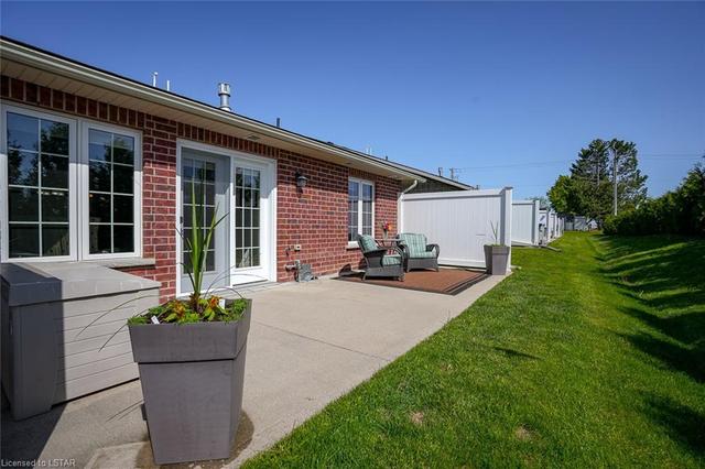 64 Redford Drive, House attached with 2 bedrooms, 2 bathrooms and null parking in South Huron ON | Image 24