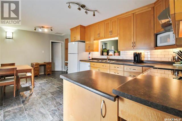 312 3rd Ave Se, House detached with 4 bedrooms, 2 bathrooms and null parking in Swift Current SK | Image 2