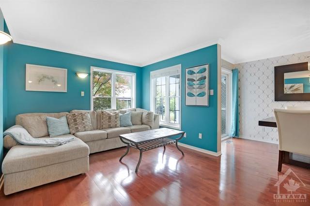 109 Topham Terr, Townhouse with 3 bedrooms, 3 bathrooms and 3 parking in Ottawa ON | Image 2