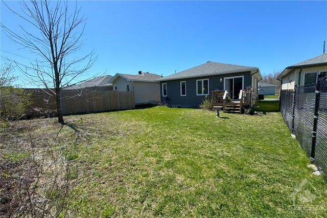 9 Lee Avenue, House detached with 2 bedrooms, 1 bathrooms and 3 parking in Smiths Falls ON | Image 19