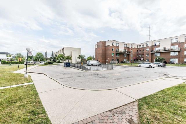 126 - 1055b Forestwood Dr, Townhouse with 3 bedrooms, 2 bathrooms and 1 parking in Mississauga ON | Image 1