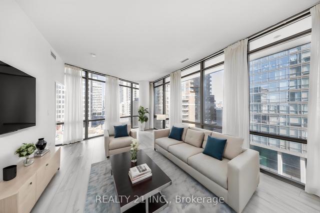 605 - 832 Bay St, Condo with 2 bedrooms, 2 bathrooms and 1 parking in Toronto ON | Image 1