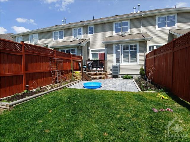 86 Selhurst Ave, Townhouse with 3 bedrooms, 3 bathrooms and 2 parking in Ottawa ON | Image 27