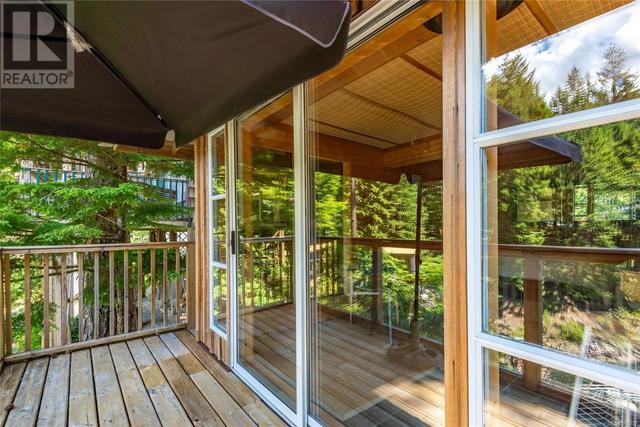 42 Baikie Dr, House detached with 2 bedrooms, 1 bathrooms and 2 parking in Strathcona D (Oyster Bay   Buttle Lake) BC | Image 10