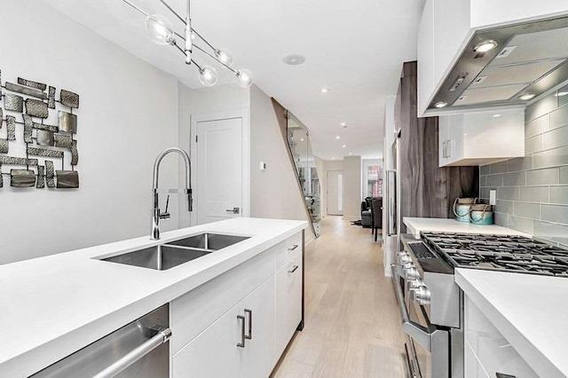 573A Palmerston Ave, House semidetached with 3 bedrooms, 4 bathrooms and 1 parking in Toronto ON | Image 5