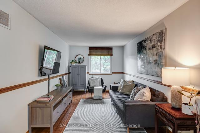 101 Springhouse Sq, House attached with 3 bedrooms, 2 bathrooms and 2 parking in Toronto ON | Image 4