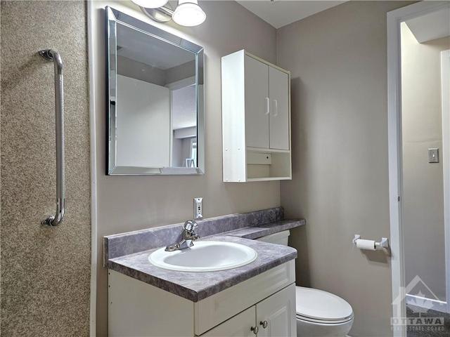 Clean and accommodating 4 piece bathroom! | Image 15