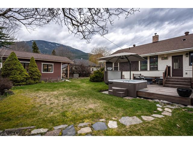 311 Front St, House detached with 3 bedrooms, 2 bathrooms and 4 parking in Kaslo BC | Image 59
