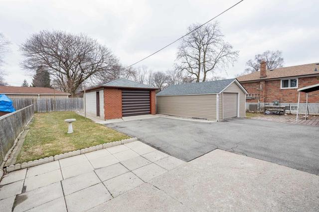 8 Vimy Ave, House detached with 3 bedrooms, 2 bathrooms and 3 parking in Toronto ON | Image 25