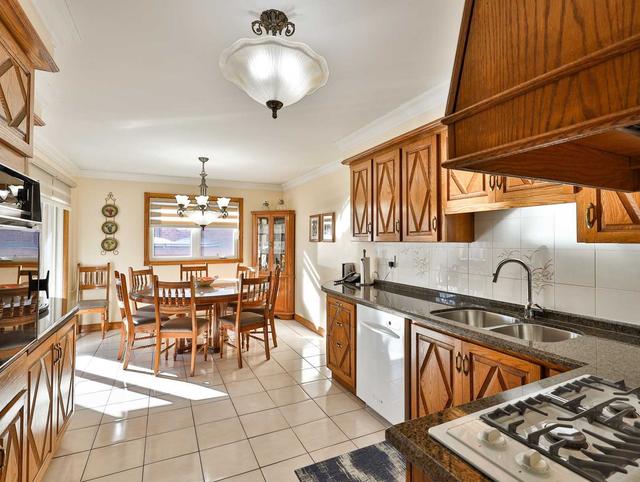 17 Hathor Cres, House detached with 4 bedrooms, 4 bathrooms and 6 parking in Toronto ON | Image 2