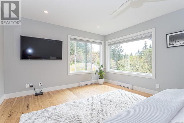 8518 Tribune Terr, House detached with 5 bedrooms, 3 bathrooms and 4 parking in North Saanich BC | Image 24