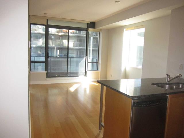 817 - 438 King St W, Condo with 2 bedrooms, 2 bathrooms and 1 parking in Toronto ON | Image 7