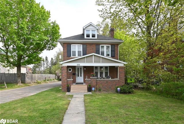256 Broadway St, House detached with 3 bedrooms, 2 bathrooms and 12 parking in Orangeville ON | Image 1