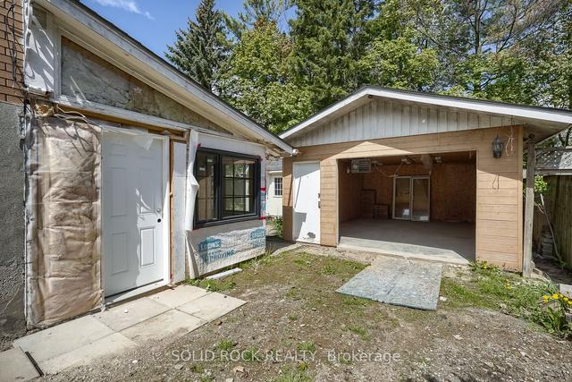205 Village Rd, House detached with 3 bedrooms, 2 bathrooms and 3 parking in Kitchener ON | Image 31
