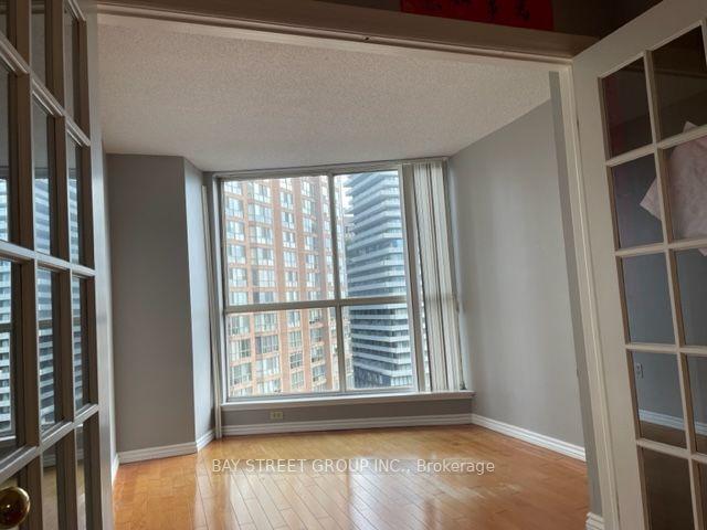 1108 - 1055 Bay St, Condo with 1 bedrooms, 1 bathrooms and 0 parking in Toronto ON | Image 2