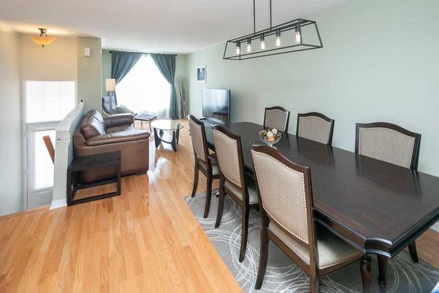7055 Fairmeadow Cres, House attached with 3 bedrooms, 3 bathrooms and 1 parking in Mississauga ON | Image 3