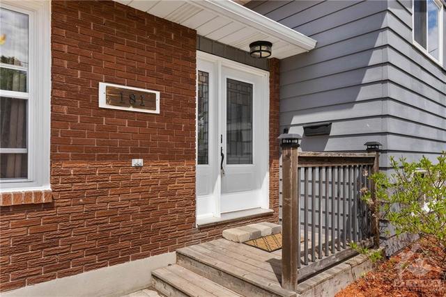 181 Wellington St, House detached with 3 bedrooms, 2 bathrooms and 3 parking in Carleton Place ON | Image 2