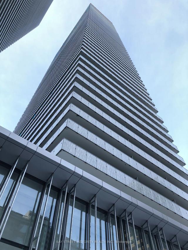3202 - 50 Charles St E, Condo with 0 bedrooms, 1 bathrooms and 0 parking in Toronto ON | Image 2