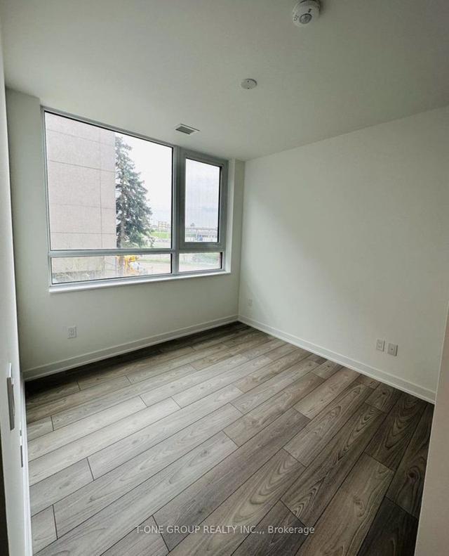 215 - 8 Tippett Rd, Condo with 2 bedrooms, 1 bathrooms and 0 parking in Toronto ON | Image 6