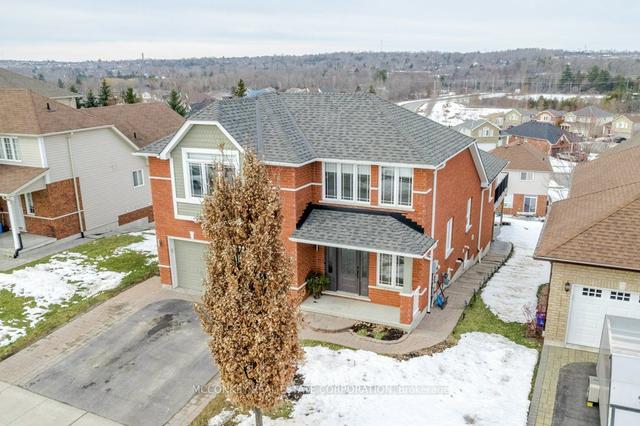 1567 Scollard Cres, House detached with 4 bedrooms, 3 bathrooms and 5 parking in Peterborough ON | Image 1