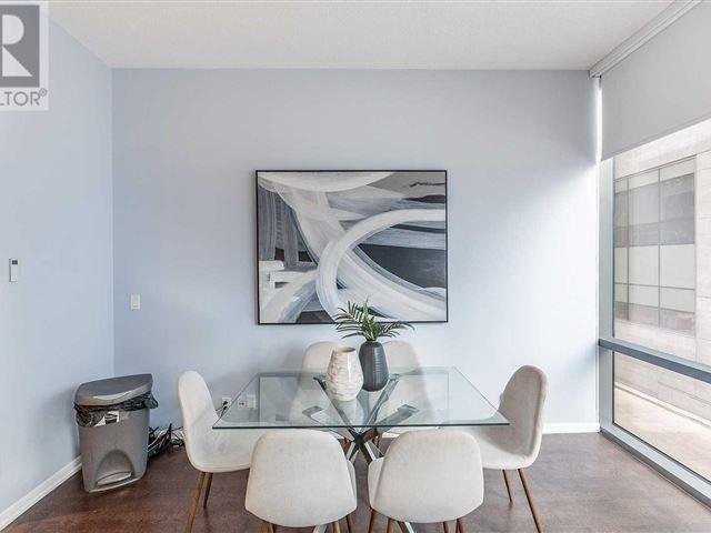 212 - 832 Bay St, Condo with 2 bedrooms, 1 bathrooms and 0 parking in Toronto ON | Image 9
