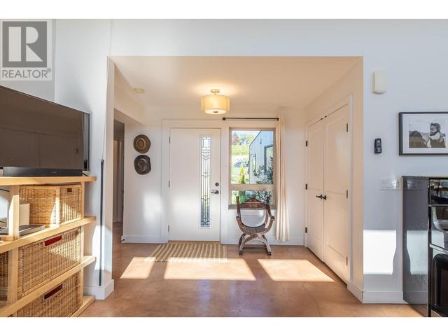 5824 Lewes Ave, House detached with 3 bedrooms, 2 bathrooms and 2 parking in Summerland BC | Image 2