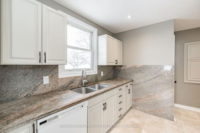 (upper) - 317 King St E, House detached with 2 bedrooms, 1 bathrooms and 2 parking in Hamilton ON | Image 9