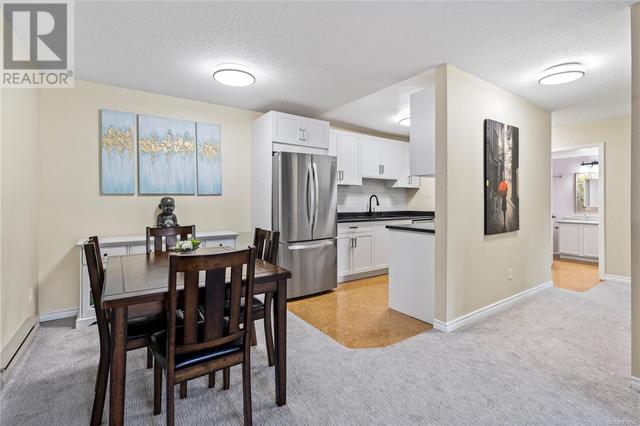 304 - 2022 Foul Bay Rd, Condo with 2 bedrooms, 1 bathrooms and 1 parking in Saanich BC | Image 10