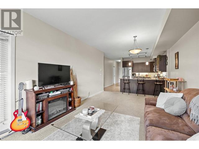 106 - 3733 Casorso Rd, Condo with 1 bedrooms, 2 bathrooms and 1 parking in Kelowna BC | Image 10