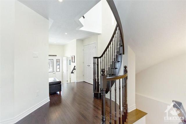 109 Calvington Ave, Townhouse with 3 bedrooms, 3 bathrooms and 3 parking in Ottawa ON | Image 4