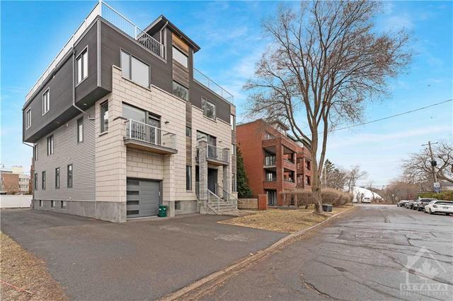 3 - 36 Ontario St, Condo with 4 bedrooms, 3 bathrooms and 1 parking in Ottawa ON | Image 1