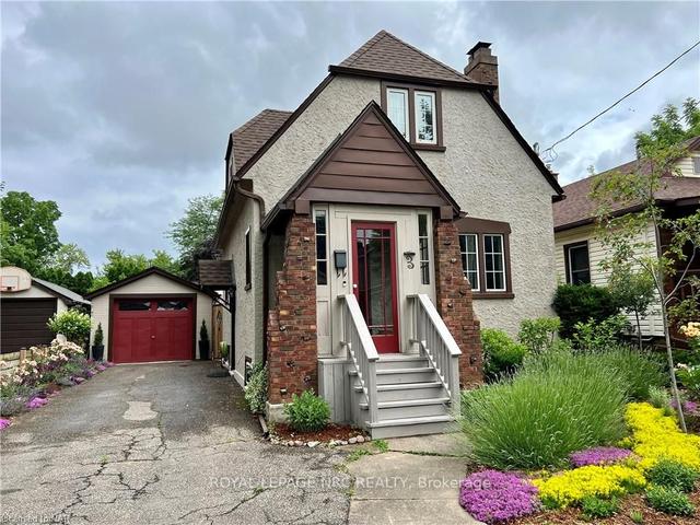 3 St. Patrick St, House detached with 2 bedrooms, 2 bathrooms and 4 parking in St. Catharines ON | Image 1