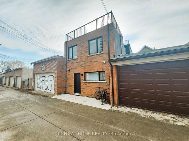 106 Lappin Ave, House detached with 8 bedrooms, 9 bathrooms and 0 parking in Toronto ON | Image 16