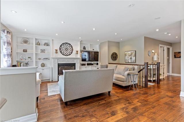 6461 Dunray Crt, House detached with 4 bedrooms, 2 bathrooms and 5 parking in Mississauga ON | Image 4