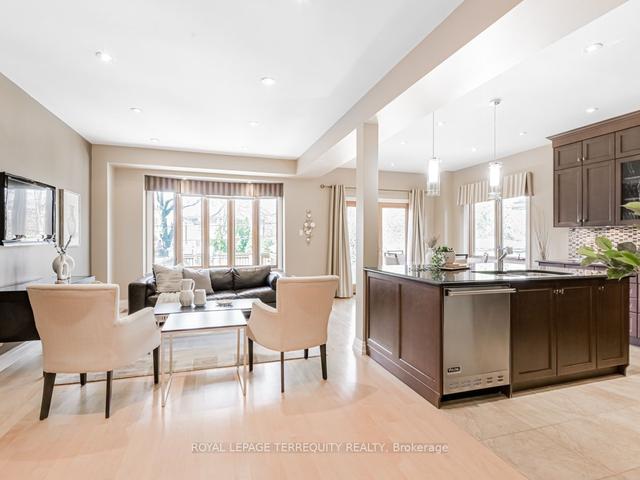 176 Joicey Blvd, House detached with 4 bedrooms, 4 bathrooms and 4 parking in Toronto ON | Image 3
