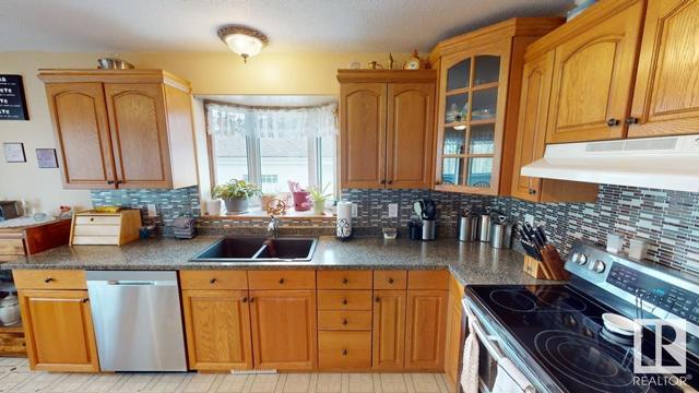 5507 38 St, House detached with 5 bedrooms, 3 bathrooms and null parking in Drayton Valley AB | Image 5