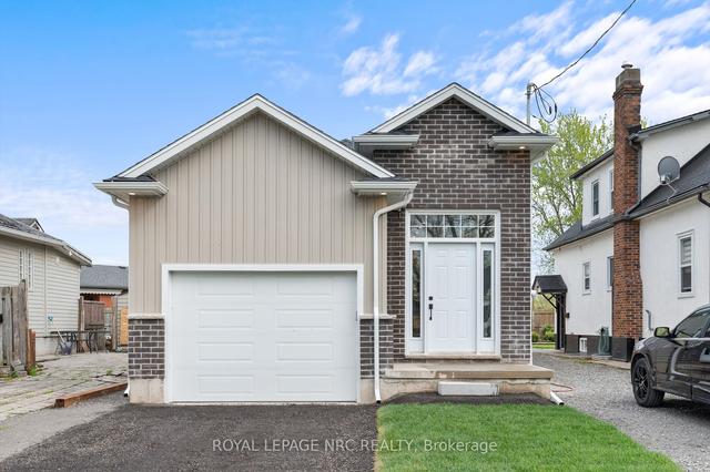 137 St. George St, House detached with 3 bedrooms, 1 bathrooms and 3 parking in Welland ON | Image 1