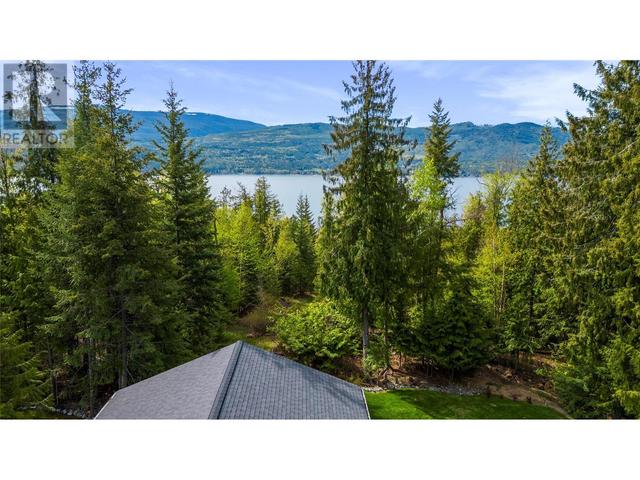 7430 Stampede Trail, House detached with 3 bedrooms, 2 bathrooms and 4 parking in Columbia Shuswap F BC | Image 77
