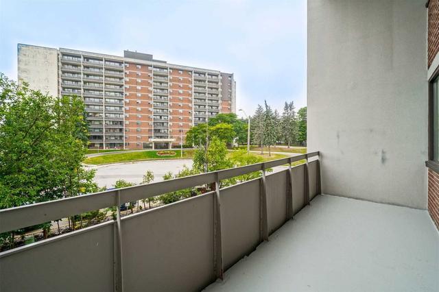 303 - 2121 Roche Ct, Condo with 3 bedrooms, 2 bathrooms and 1 parking in Mississauga ON | Image 8