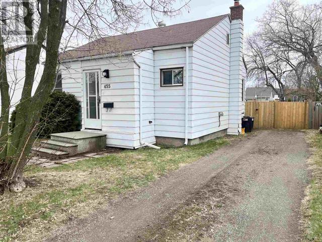 455 Christina St E, House detached with 2 bedrooms, 1 bathrooms and null parking in Thunder Bay ON | Image 2
