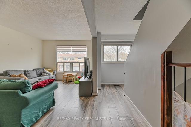 30 Enmount Dr, Townhouse with 3 bedrooms, 2 bathrooms and 2 parking in Brampton ON | Image 40